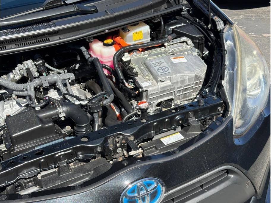 Used 2015 Toyota Prius C One FWD image 30