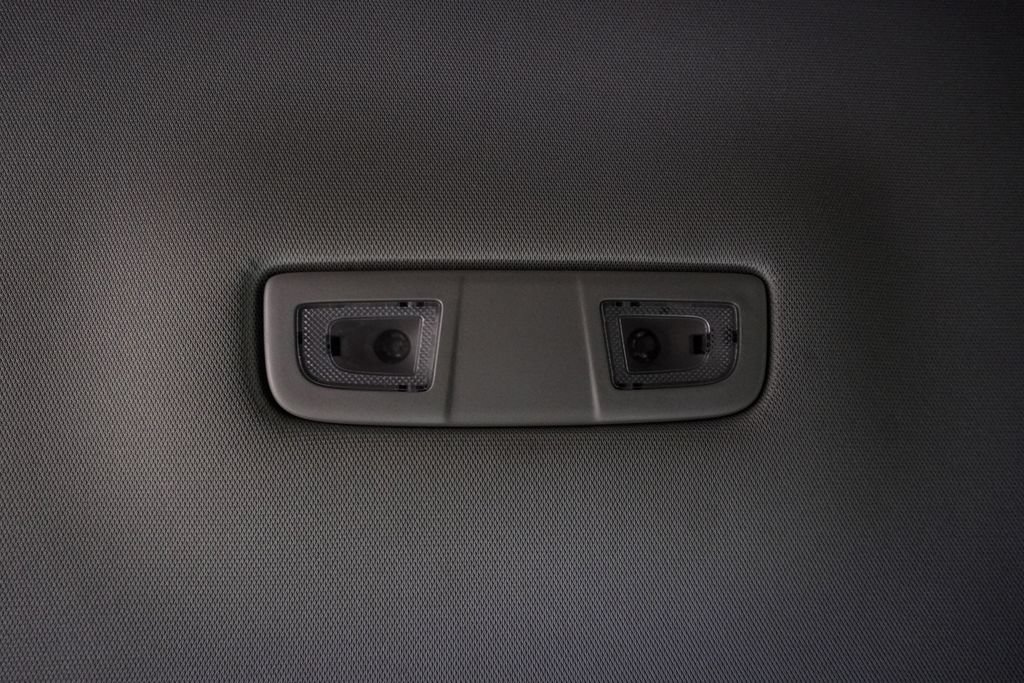 Used 2021 Chevrolet Traverse LT FWD image 11