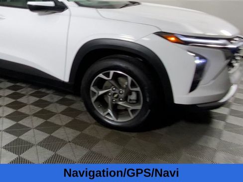 Certified 2025 Chevrolet Trax LT w/ Driver Confidence Package image 5