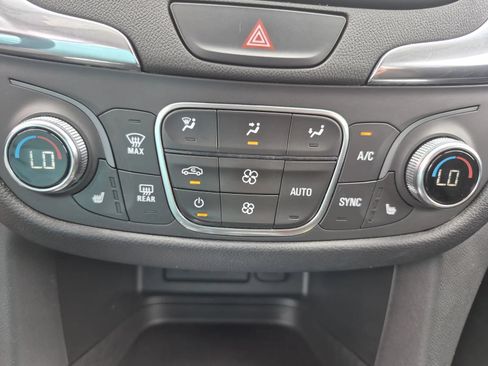 Used 2020 Chevrolet Equinox LT FWD image 28
