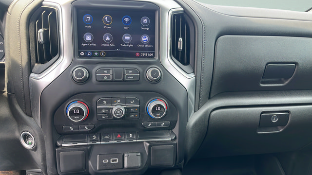 Used 2022 Chevrolet Silverado 1500 LT Trail Boss w/ LPO, Dark Essentials Package AWD/4WD image 16