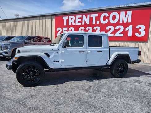 Used 2025 Jeep Gladiator Sport AWD/4WD image 2