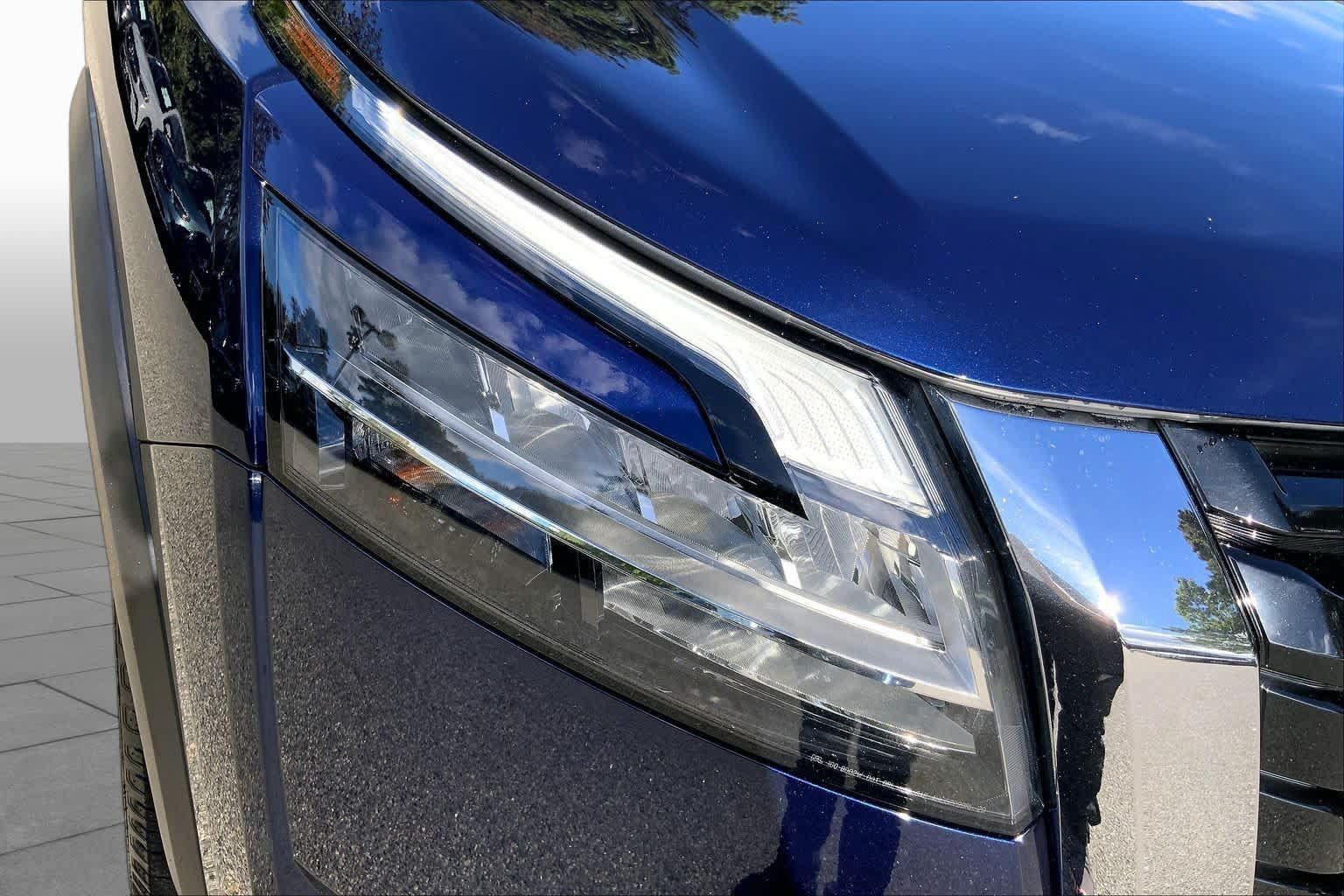 Used 2023 Nissan Pathfinder Platinum AWD/4WD image 27