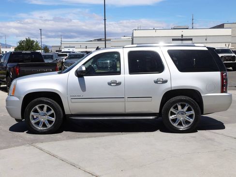 Used 2011 GMC Yukon Denali AWD/4WD image 3