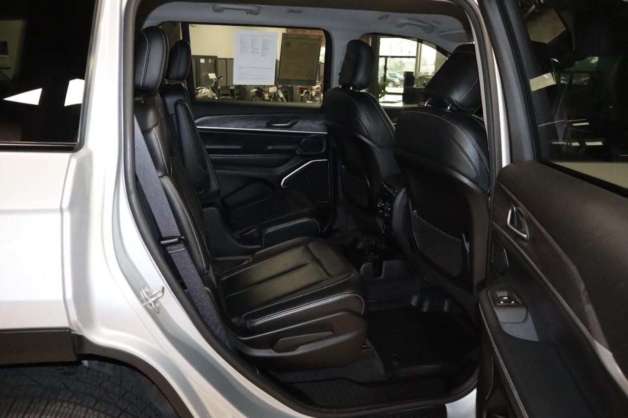 Used 2021 Jeep Grand Cherokee L Limited AWD/4WD image 36