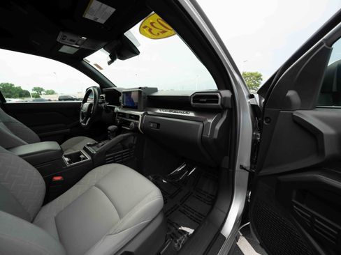Used 2025 Toyota Tacoma SR5 AWD/4WD image 25