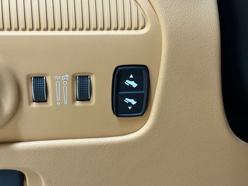 Used 2022 Jeep Grand Wagoneer Series III w/ Rear Seat Video Group 1 image 17