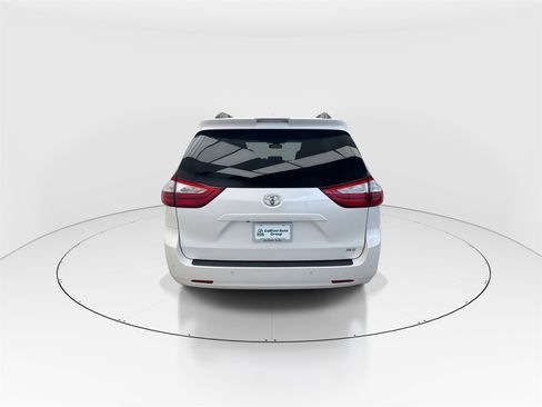 Used 2018 Toyota Sienna XLE w/ XLE Navigation Package image 7