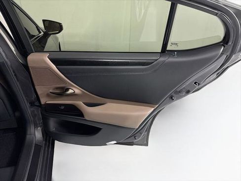 Certified 2023 Lexus ES 300h w/ Accessory Package (Z1) image 28