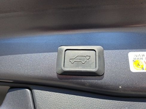 Used 2019 Toyota RAV4 Limited image 13