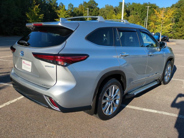 Used 2023 Toyota Highlander Limited AWD/4WD image 4
