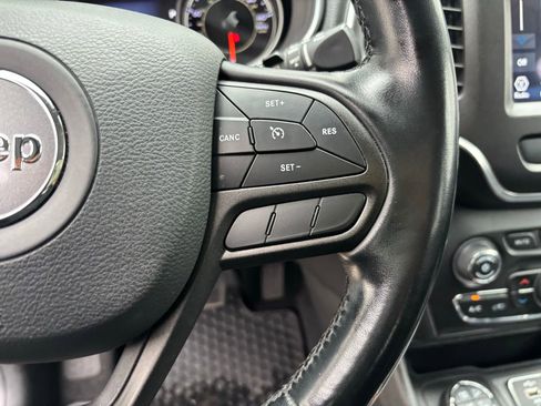 Used 2020 Jeep Cherokee Trailhawk w/ Cold Weather Group image 18