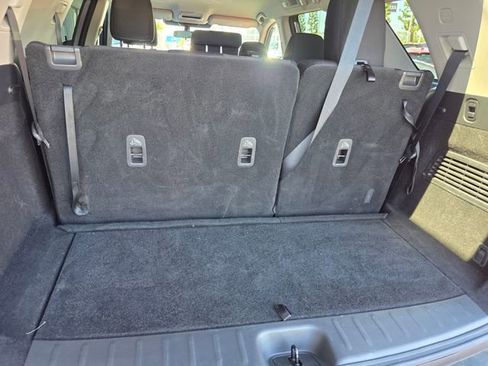 Used 2024 Nissan Pathfinder S image 17