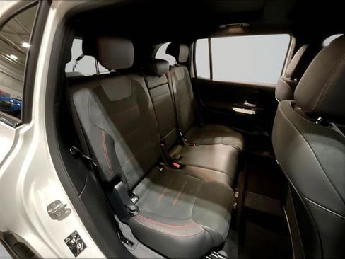 Used 2025 Mercedes-Benz EQB 300 4MATIC image 29