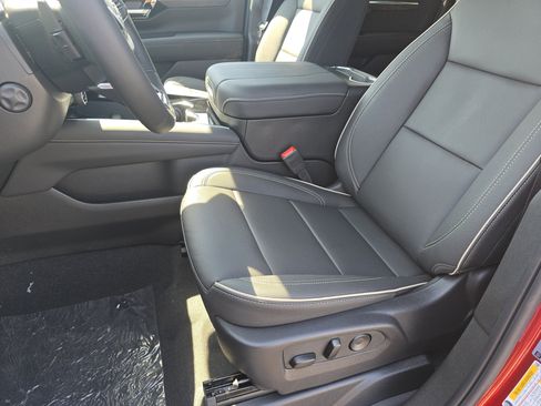 New 2025 Chevrolet Suburban Premier image 24