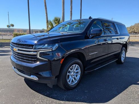 Used 2024 Chevrolet Suburban LT image 8