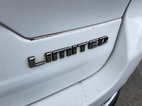 Used 2023 Jeep Grand Cherokee Limited image 23