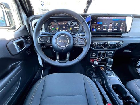 Used 2024 Jeep Wrangler Unlimited AWD/4WD image 5