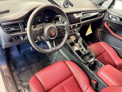 Used 2026 Porsche Macan AWD/4WD image 4