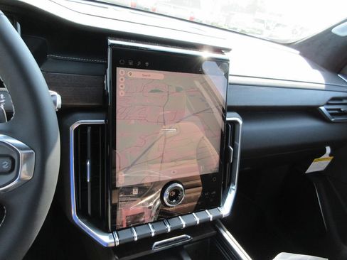 New 2026 GMC Acadia Denali Ultimate FWD image 18