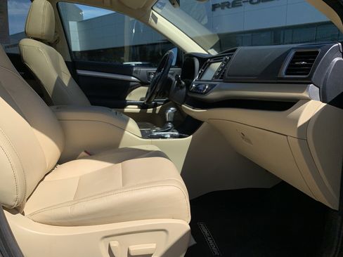 Used 2018 Toyota Highlander XLE FWD image 35