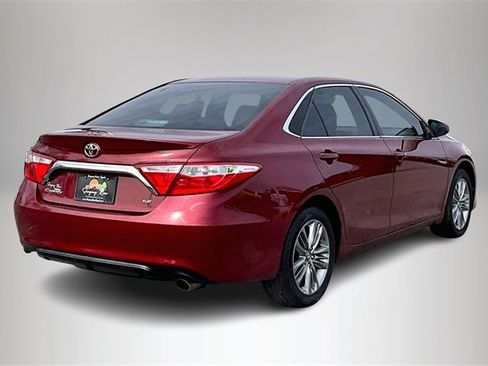 Used 2017 Toyota Camry SE image 5