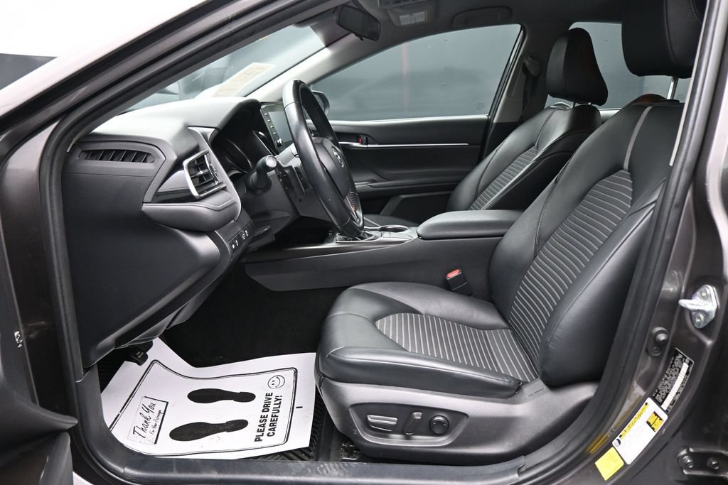 Used 2022 Toyota Camry SE FWD image 9
