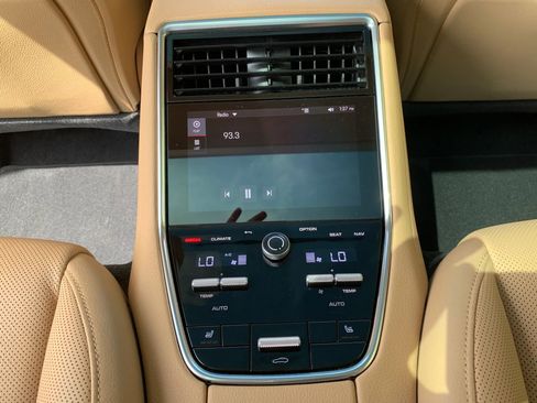 Used 2023 Porsche Panamera image 35