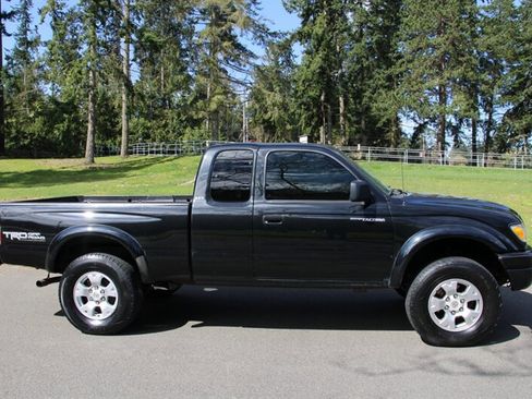 Used 2004 Toyota Tacoma PreRunner image 11