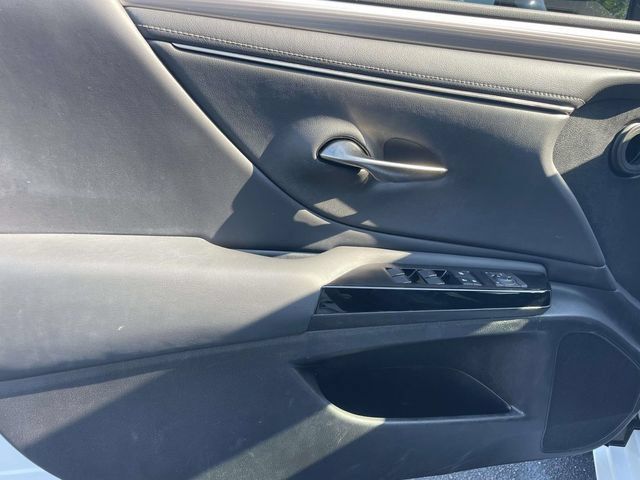 Used 2022 Lexus ES 300h F Sport FWD image 15