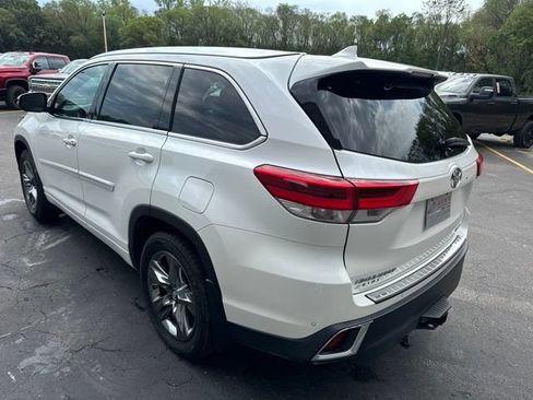 Used 2018 Toyota Highlander Limited Platinum AWD/4WD image 11