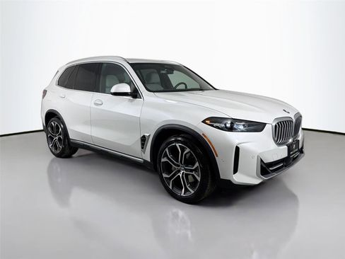 Certified 2024 BMW X5 xDrive40i w/ Parking Assistance Package AWD/4WD image 3