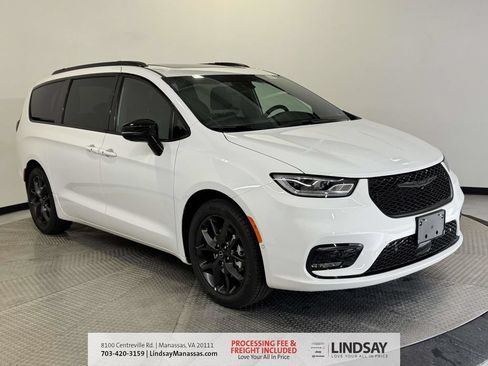 New 2026 Chrysler Pacifica Select w/ S Appearance Package FWD image 1