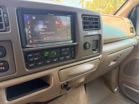 Used 2004 Ford Excursion Limited AWD/4WD image 7