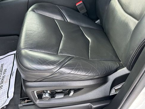 Used 2020 Cadillac Escalade Platinum image 11