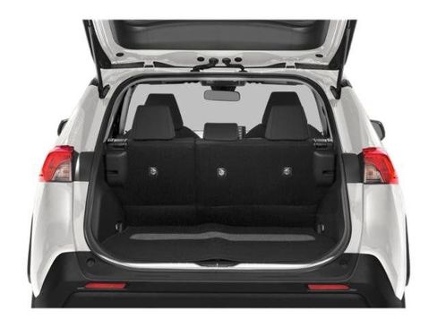 Used 2019 Toyota RAV4 LE w/ Carpet Mat Package FWD image 11