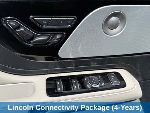 Used 2026 Lincoln Aviator Reserve AWD/4WD image 11