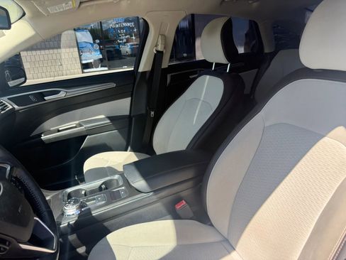Used 2019 Ford Fusion SE w/ Equipment Group 151A FWD image 16