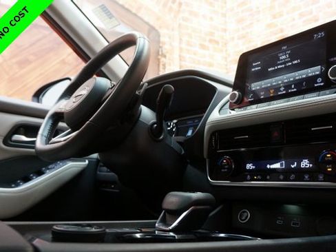 Used 2022 Nissan Rogue SV w/ SV Premium Package image 53