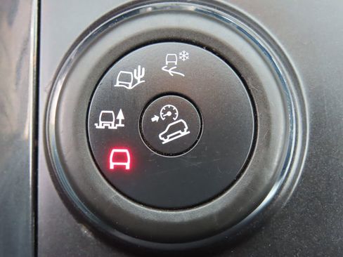 Used 2018 Ford Explorer XLT w/ Equipment Group 201A AWD/4WD image 8