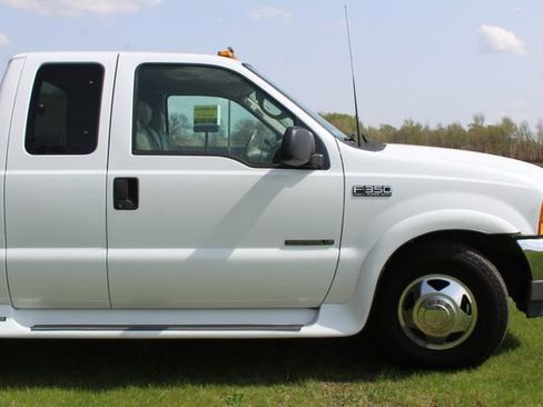 Used 2001 Ford F350 Lariat image 10