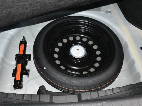 Used 2025 Nissan Sentra SR w/ SR Premium Package FWD image 29