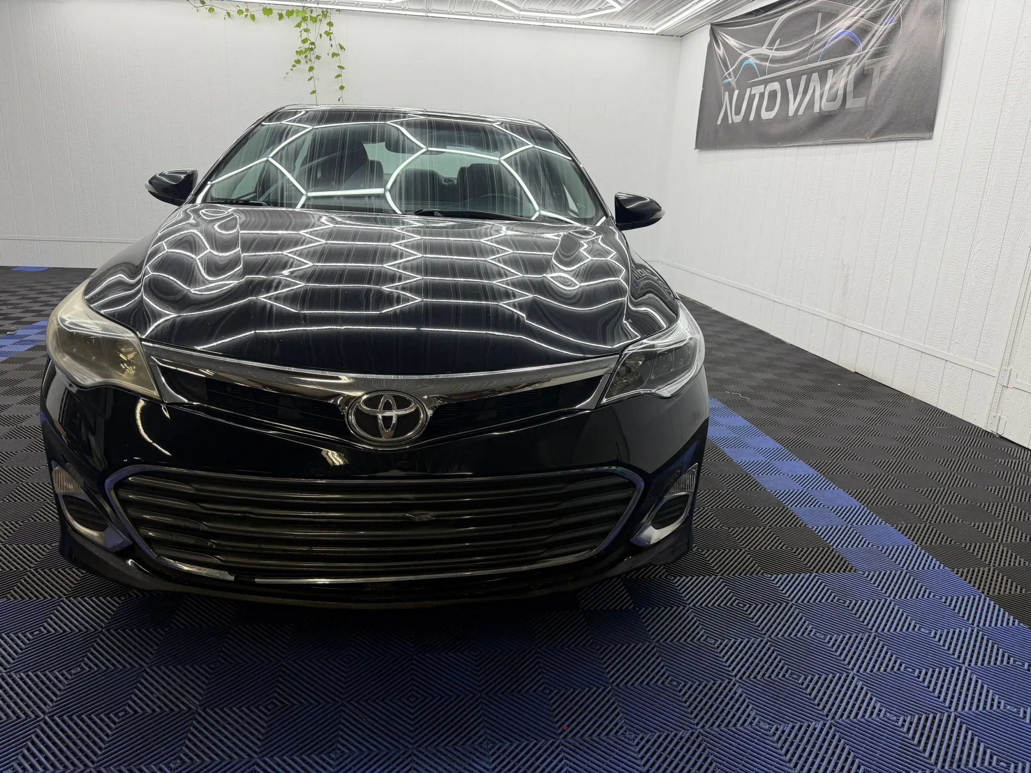 Used 2013 Toyota Avalon XLE Premium FWD image 3
