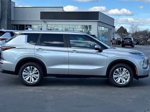 New 2026 Mitsubishi Outlander ES AWD/4WD image 3
