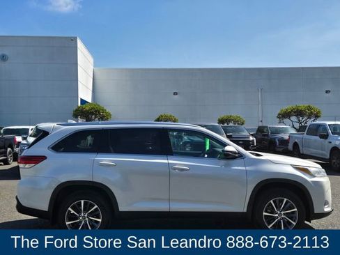 Used 2019 Toyota Highlander XLE AWD/4WD image 5