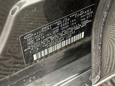 Used 2023 Genesis G70 3.3T w/ Sport Prestige Package image 12