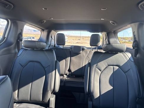 New 2026 Chrysler Pacifica Select FWD image 22