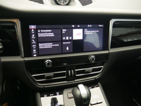 Certified 2023 Porsche Macan AWD/4WD image 32