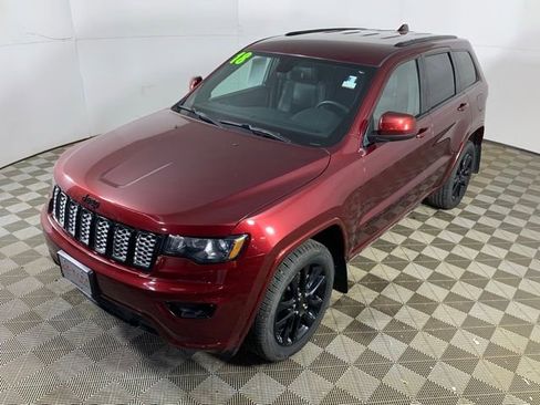 Used 2018 Jeep Grand Cherokee Altitude AWD/4WD image 7