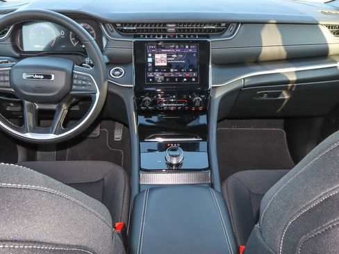 New 2025 Jeep Grand Cherokee Laredo X w/ Luxury Tech Group I image 18